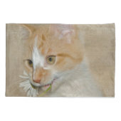 Tabby kitten met een witte daisy kussensloop (Achterkant-Links)