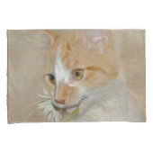 Tabby kitten met een witte daisy kussensloop (Voorkant-Rechts)