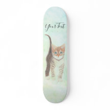 Tabby Kitten met tekenskateboard