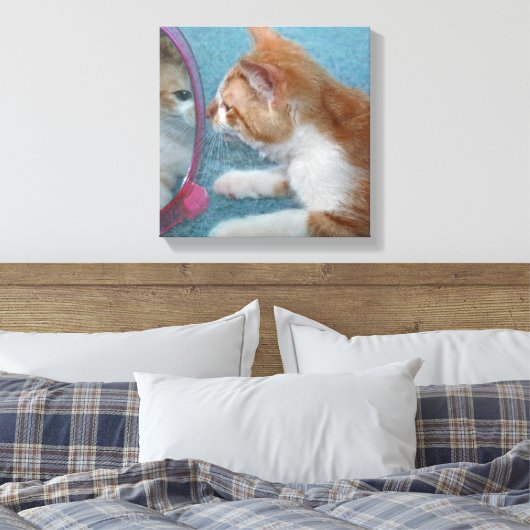 tabby kitten reflectie in spiegel canvas afdruk (Insitu (Slaapkamer))