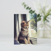 Tabby Kitten Watching Briefkaart (Staand voorkant)