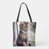 Tabby Kitten Watching Tote Bag (Achterkant)