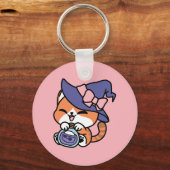 Tabby Witch Brew – Cute Halloween Cat Design Sleutelhanger (Achterkant)
