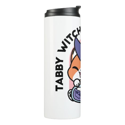 Tabby Witch Brew – Cute Halloween Cat Design Thermosbeker (Gedraaid links)