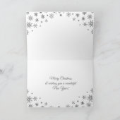 Tabbykat in witte sneeuwvlokken feestdagen kaart (Binnen)