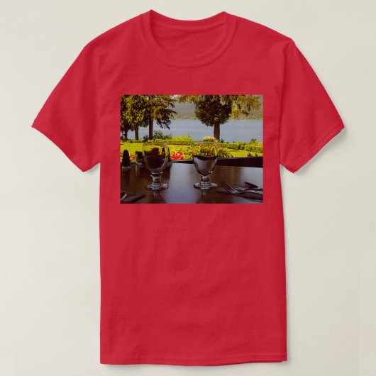 Tabel voor twee bij het Quinault-meer T-shirt (Design voorkant)