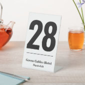 Tabelnummer voor voetafdruk in hotel of restaurant reclamebord met voetstuk (Insitu)