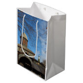 Tabernacle en Church Steeple - Martha's wijntuin Medium Cadeauzakje (Voorkant Gekanteld)