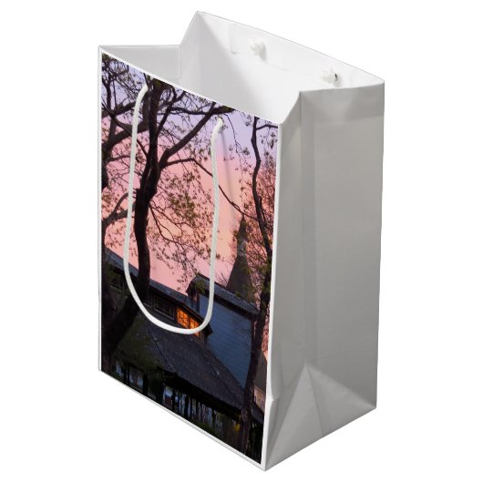 Tabernacle en Church Sunrise - Martha's wijntuin Medium Cadeauzakje (Voorkant Gekanteld)