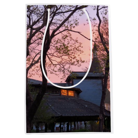 Tabernacle en Church Sunrise - Martha's wijntuin Medium Cadeauzakje (Voorkant)