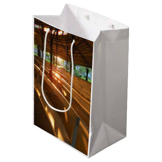 Tabernacle Solstice - Martha's wijngaard Medium Cadeauzakje (Voorkant Gekanteld)