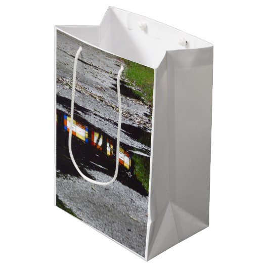 Tabernakelvensterreflectie - Martha's wijntuin Medium Cadeauzakje (Voorkant Gekanteld)