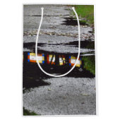 Tabernakelvensterreflectie - Martha's wijntuin Medium Cadeauzakje (Voorkant)