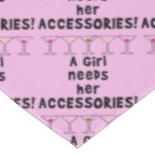 TABLECLOTH - EEN MEISJE HEEFT HAAR ACCESSOIRES NOD TAFELKLEED (Gekanteld)