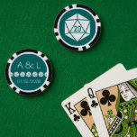 Tabletop afbeelding in Blauwgroen Poker Chips<br><div class="desc">Geef de gasten, bruidsmeisjes, groomsmen of iedereen die aanwezig is of helpt met je geeky bruiloft of speciale evenement een leuke traktatie met deze aanpasbare pokerchips. Een kant van de pokerchip heeft een witte twintigzijdige sterven op een rijke blauwgroen achtergrond. De andere zijde heeft een voorbeeldset van initialen en een...</div>