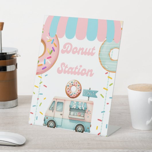 Tabletop Food Signage Donut Station Reclamebord Met Voetstuk (Insitu)