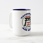 Tachikawa Air Base Japan 1945-1977 Alumni Tweekleurige Koffiemok (Voorkant links)