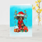 Tachshund in sneeuw met kerstcadeaus kaart (Gele Bloem)