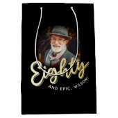 Tachtig gouden schrift en aangepaste foto 80ste ve medium cadeauzakje (Voorkant)