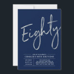 tachtig | Modern Silver Brush 80th Birthday Party Kaart<br><div class="desc">Viel je speciale dag in met deze eenvoudige,  stijlvolle uitnodiging voor een 80ste verjaardag. Dit ontwerp kenmerkt een borstelmanuscript "Achttig"met een schone lay-out op een marine blauwe achtergrond. U kunt de tekst en achtergrondkleur aanpassen. Meer design en partijbenodigdheden zijn beschikbaar in mijn winkel BaraBomDesign.</div>
