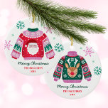 Tacky Christmas Sweater Santa familienaam Keramisch Ornament<br><div class="desc">Dit Tacky Christmas Sweater-ontwerp heeft twee lelijke truien (aan elke kant verschillend), de ene is rood met een Santa-gezicht en de andere is donkergroen met een rendiergezicht. U kunt de begroeting en de familienaam aanpassen. Bekijk het hele collectie. Alle kunstwerken zijn met de hand geïllustreerd en auteursrechtelijk beschermd aan Kaitlyn...</div>