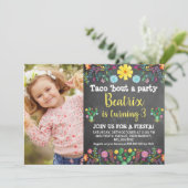 Taco 'over een feestje schoolbord verjaardagsuitno kaart (Staand voorkant)