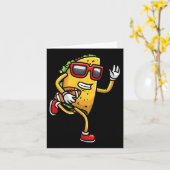 Taco speelt voetbal Mexicaanse Cinco de Mayo Kinde Kaart (Gele Bloem)
