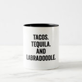 Tacos Tequila en Labradoodle Tweekleurige Koffiemok (Center)
