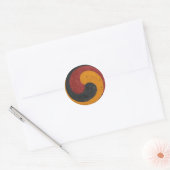 Taegeuk in rood, zwart en goud ronde sticker (Envelop)