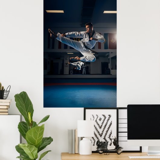 Taekwondo-atleet die vliegende zijkick uitvoert poster (Thuiskantoor)