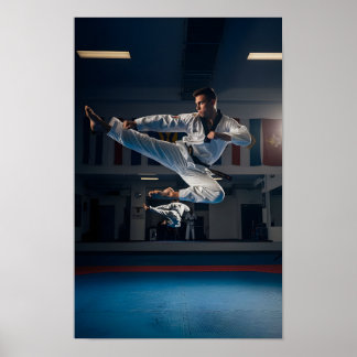 Taekwondo-atleet die vliegende zijkick uitvoert poster