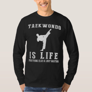 Taekwondo is het leven: waar wachten in actie komt t-shirt