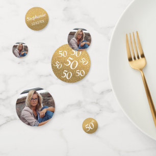 Tafel met gouden glitters voor 50e verjaardag foto confetti