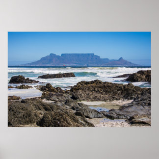 Tafelberg met strand en rotsen poster