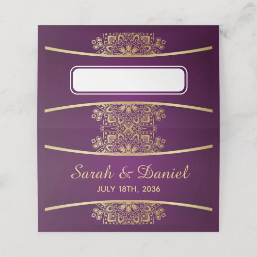 Tafelkaart Gold Mandala op Paarse bruiloft Plaatskaartje (Buitenkant ongevouwen)