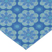 Tafelkleed met blauwe en groene medaillons (Gekanteld)