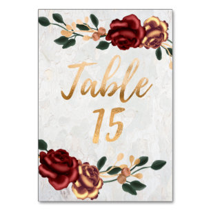 Tafelnummer 15 - Elegante rode roos met gouden det