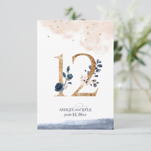 Tafelnummer voor een bruiloft in navy, blush en go (Staand voorkant)