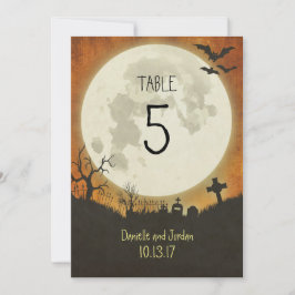 Tafelnummer voor een Halloween-huwelijk in oranje