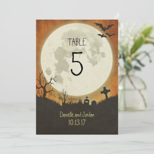 Tafelnummer voor een Halloween-huwelijk in oranje (Staand voorkant)