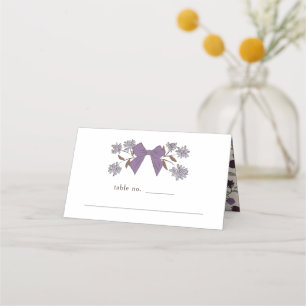 Tafelnummerkaart 'Lilac Bow' met bloemen voor de b Plaatskaartje