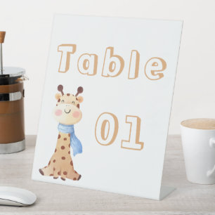 Tafelnummers met cute baby-giraffe reclamebord met voetstuk