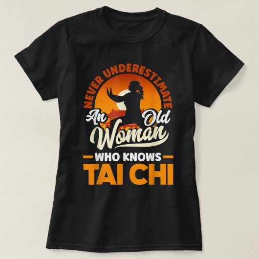 Tai Chi Martial Art onderschat nooit een oud Wom T-shirt (Design voorkant)