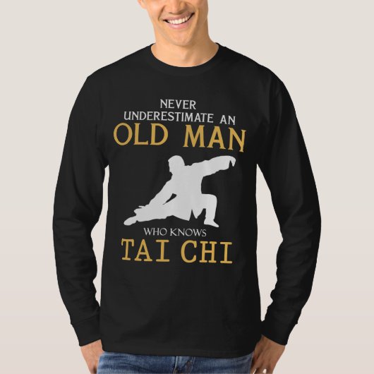 Tai Chi Wit: Onderschat nooit een oud Man met mij T-shirt (Voorkant)