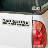 Tailgating doet pijn gas kilometers!. Breed letter Bumpersticker (Op Truck)