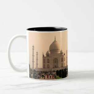 Taj Mahal met mensen Tweekleurige Koffiemok