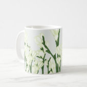 Tak van witte Freesia. Koffiemok (Voorkant links)