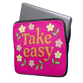 Take Easy: Positive Retro Floral Illustration Laptop Sleeve (Voorkant Links)