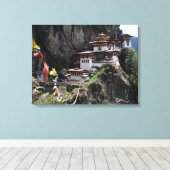 Taktsang-vlaggen Canvas Afdruk (Insitu (Houten vloer))
