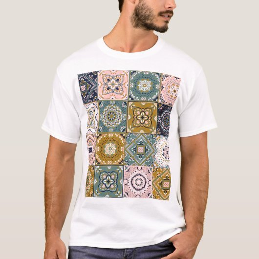 Talavera: Patchwork, een etnisch mozaïek. T-shirt (Voorkant)